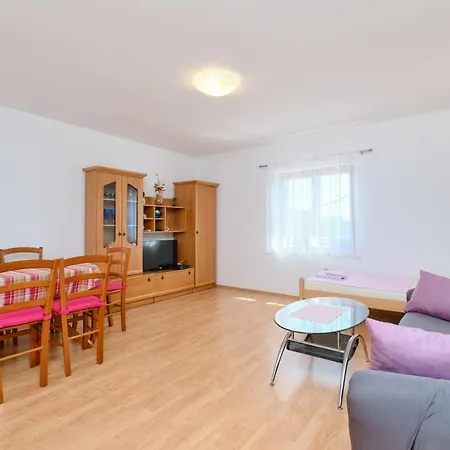 Apartment 7867c