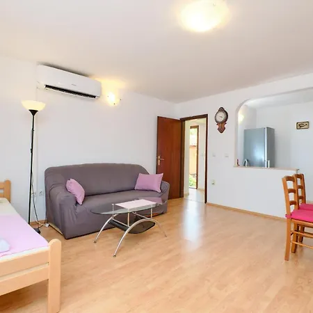 7867c Apartment *